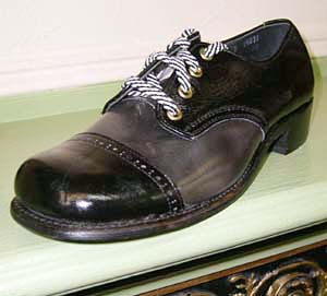 <strong>(8.5) Men's vintage 1970s PLATFORM SHOES</strong> Unworn! Grey & Black 2-tone Spectators