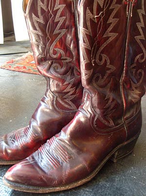 (9 1/2 D) men's vintage cowboy boots. Made by Dan Post. Ox Blood/burgundy