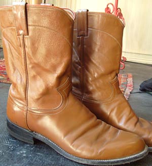 (11.5 D) vintage mens cowboy boots. Made by Justin. 