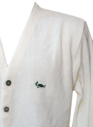 (M) Super soft vintage men's cardigan. Ivory white. Turtle applique