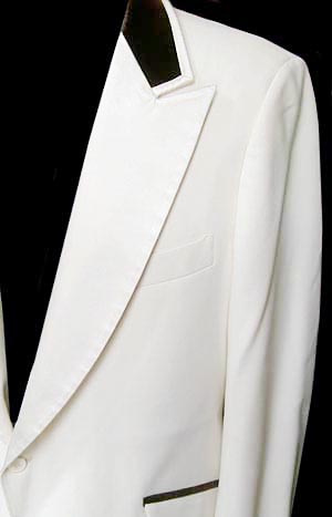 (48) vintage 70s Tuxedo Jacket. Ivory polyester, satin lapels. Brown VELVET collar.
