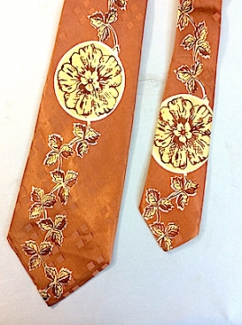 1940's wide swing Tie. Pastel Yellow & Brown Flower & Vines. diamonds jacquard