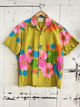 (L) Mens Vintage 1970s Bark Cloth Hawaiian Shirt. Gold w/ Neon Pink, Green, Blue & Orange Flowers!