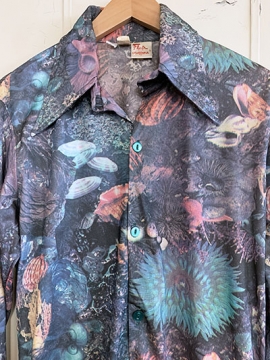 (M/L) Mens Vintage 70s Disco Shirt. Groovy Sea Life Photo Print!
