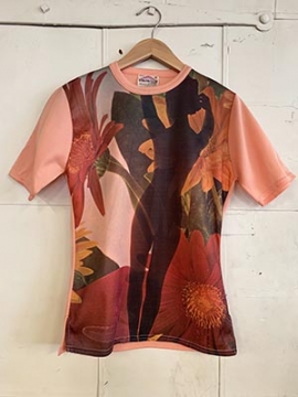 (S/M) Mens Vintage 70s Polyester T-Shirt! Peach w/ Naked Woman's Silouette.