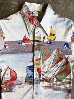 (XS) Mens Vintage 70s Disco Shirt. Blue, Green, Yellow, Red & Brown Sailboat Print!