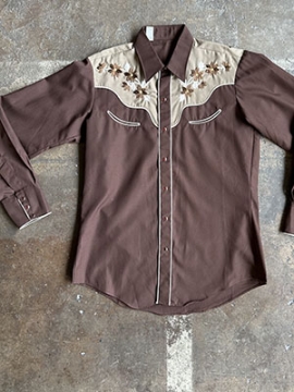(L) Mens Vintage 70s Western Shirt. Brown & Tan Pearl Snap w/Embroidered Flowers!