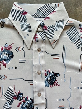 Mens Vintage 70s S/S DIsco Shirt. Light Gray ,Blue & Wine w/Flowers and Boxes. Never Worn!