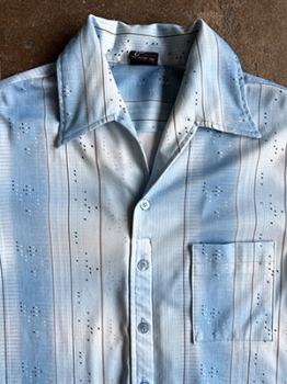 (M) Mens Vintage 70s S/S Disco Shirt. Light Blue,Gold & Off-White w/ Triangle Print.