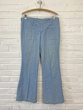(33x30) Women's Vintage 70s High Waisted Wrangler Navy Bell Bottom Jeans. Light Wash. As-Is.