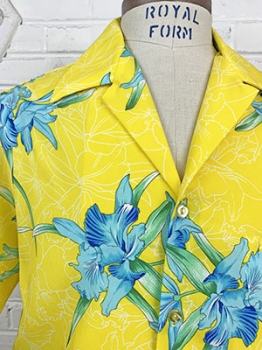 (XL) Mens Vintage 70s Hawaiian Shirt. Bright Yellow w/ Blue & Green Flowers!