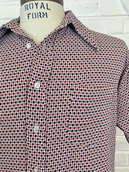 (L) Mens Vintage 70s Short Sleeved Disco Shirt. White w/ Red & Black Circles & Dashes.